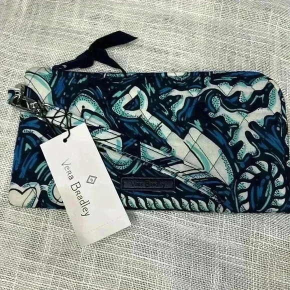 VERA BRADLEY NWT BLUE AND WHITE WRISTLET CLUTCH - Picture 1 of 5